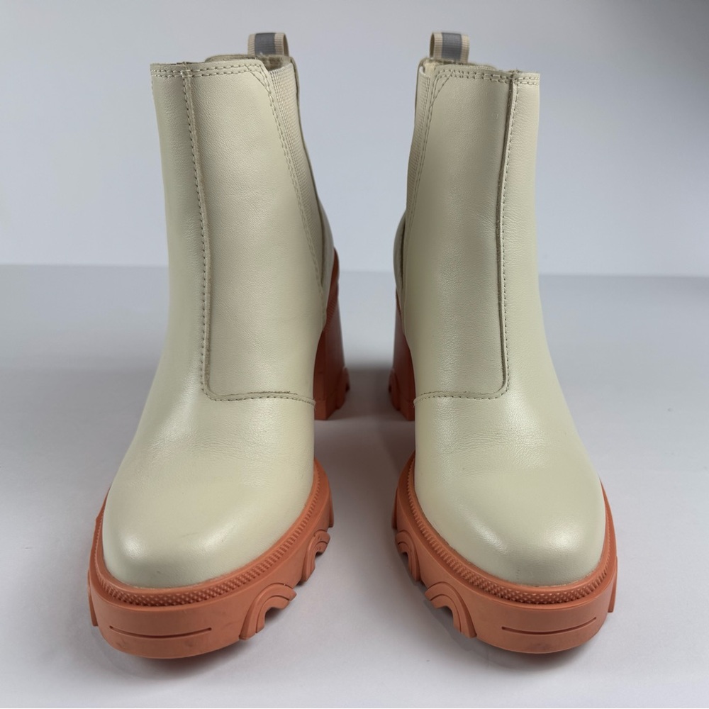Sorel Women’s Waterproof Pull on Brex Heel Chelsea boot size 7 1/2 - Picture 3 of 9